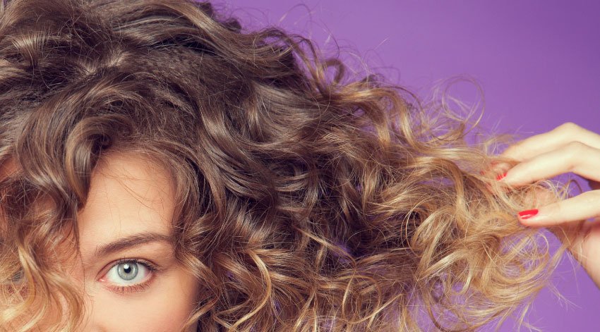 Cabelo oleoso? Entenda como cuidar para deixá-lo lindo e limpo por mais tempo